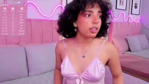 Snapshot of auroramillss chatting on 05.30.26 Mariana online show from 05.30.26