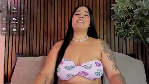 Snapshot of auroraqueenn chatting on 07.16.26 auroraqueenn online show from 07.16.26