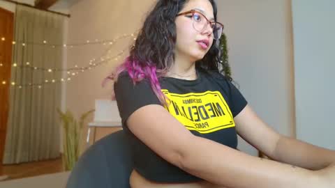 Snapshot of aurorasiera chatting on 12.31.24 Aurora online show from 12.31.24