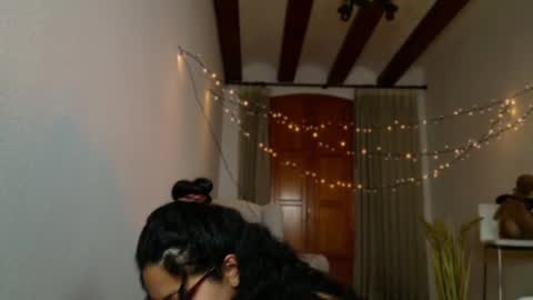 Snapshot of aurorasiera chatting on 01.10.25 Aurora online show from 01.10.25