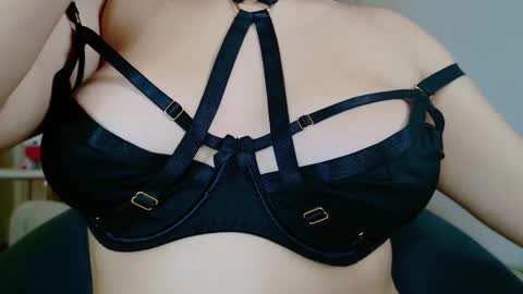 Snapshot of aurorasiera chatting on 02.25.25 Aurora online show from 02.25.25