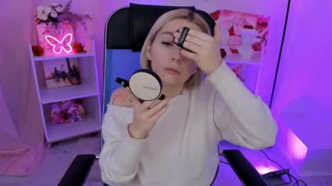 aurorawrenfield online show from 11.13.25