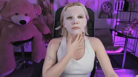 aurorawrenfield online show from 12.23.25