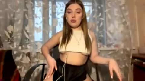 Snapshot of aurorekhuu chatting on 02.26.26 Elizabeth online show from 02.26.26