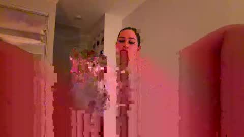 Snapshot of aussiebabeeeeee chatting on 12.19.25 Aussie online show from 12.19.25