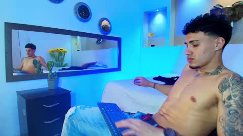 Snapshot of austin_collinss chatting on 12.19.24 AUSTIN online show from 12.19.24