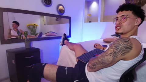 Snapshot of austin_collinss chatting on 12.19.24 AUSTIN online show from 12.19.24