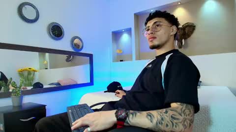 Snapshot of austin_collinss chatting on 12.28.24 AUSTIN online show from 12.28.24