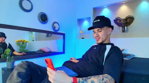 Snapshot of austin_collinss chatting on 01.05.25 AUSTIN online show from 01.05.25