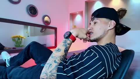 Snapshot of austin_collinss chatting on 01.09.25 AUSTIN online show from 01.09.25