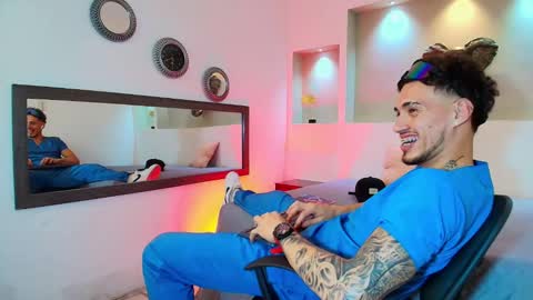 Snapshot of austin_collinss chatting on 01.23.25 AUSTIN online show from 01.23.25