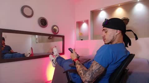 Snapshot of austin_collinss chatting on 01.23.25 AUSTIN online show from 01.23.25