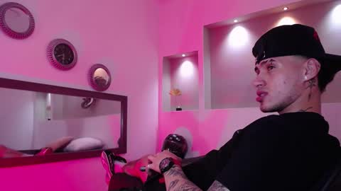 Snapshot of austin_collinss chatting on 02.05.25 AUSTIN online show from 02.05.25