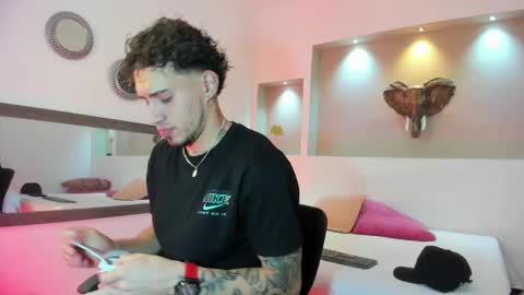 Snapshot of austin_collinss chatting on 02.24.25 AUSTIN online show from 02.24.25