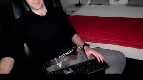 australopithas online show from 11.09.25