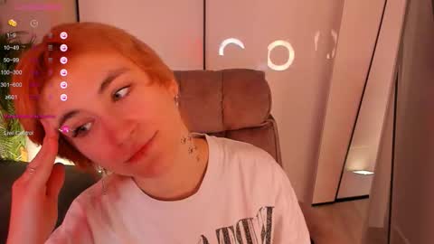 Snapshot of autumnwhisper_ chatting on 02.12.26 Alice online show from 02.12.26