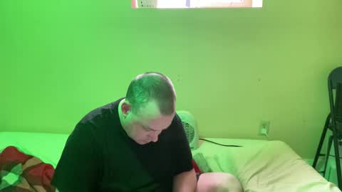 Snapshot of auz1812 chatting on 12.20.25 Auz online show from 12.20.25