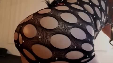 ava_lewis_ online show from 10.11.25