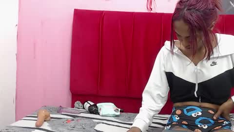 Snapshot of avalericherrycm101 chatting on 02.14.25 avalericherrycm101 online show from 02.14.25