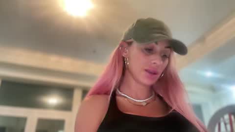 Snapshot of avalonnfoxx chatting on 12.16.24 AvalonnFoxx online show from 12.16.24
