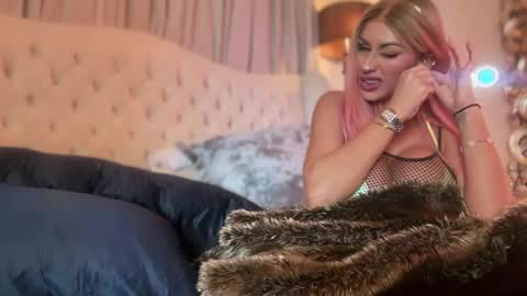 Snapshot of avalonnfoxx chatting on 12.18.24 AvalonnFoxx online show from 12.18.24