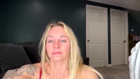 Snapshot of avarosefit chatting on 02.16.26 Ava Rose online show from 02.16.26