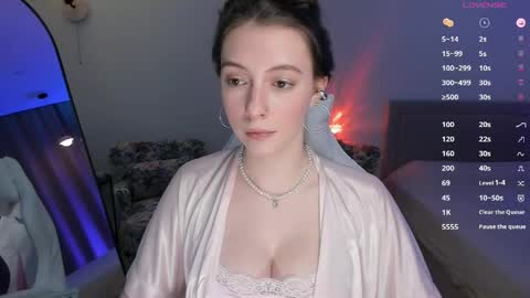 Snapshot of aveangel1 chatting on 05.28.26 ute horny goddess Evie online show from 05.28.26