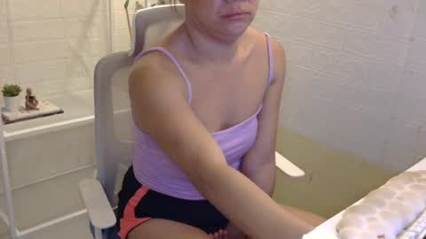 Snapshot of averageuncut1 chatting on 06.15.26 Rhian online show from 06.15.26