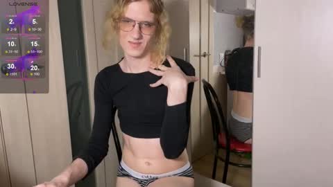 Snapshot of avery_adam chatting on 02.09.26 Alex online show from 02.09.26