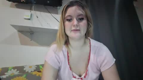 Snapshot of avery_doll21 chatting on 07.22.26 Avery Doll online show from 07.22.26