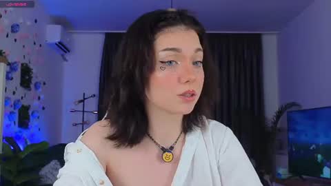 Snapshot of averywillow chatting on 07.28.26 AveryWillow online show from 07.28.26