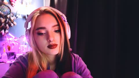 Snapshot of avi_nile chatting on 12.07.24 Avriel online show from 12.07.24