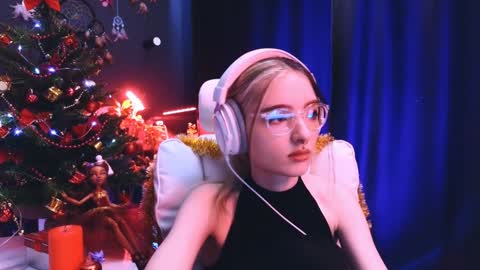 Snapshot of avi_nile chatting on 12.20.24 Avriel online show from 12.20.24