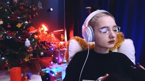 Snapshot of avi_nile chatting on 12.22.24 Avriel online show from 12.22.24