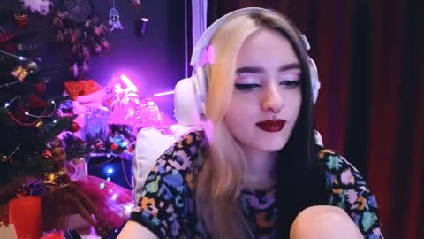 Snapshot of avi_nile chatting on 01.09.25 Avriel online show from 01.09.25