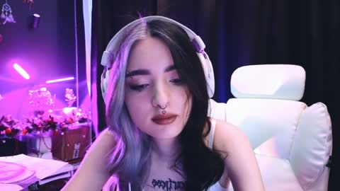 Snapshot of avi_nile chatting on 01.20.25 Avriel online show from 01.20.25