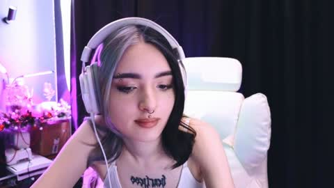 Snapshot of avi_nile chatting on 01.20.25 Avriel online show from 01.20.25