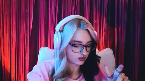 Snapshot of avi_nile chatting on 02.14.25 Avriel online show from 02.14.25