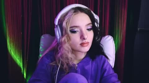 Snapshot of avi_nile chatting on 03.07.25 Avriel online show from 03.07.25