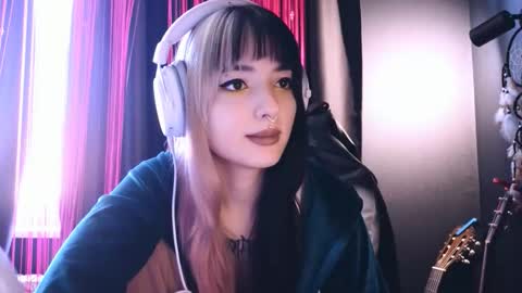 Snapshot of avi_nile chatting on 09.16.25 Avriel online show from 09.16.25