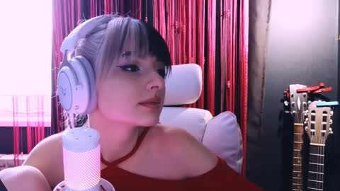 Snapshot of avi_nile chatting on 12.20.25 Avriel online show from 12.20.25