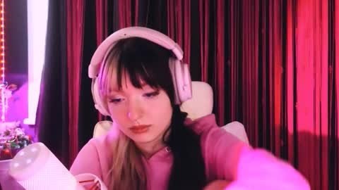 Snapshot of avi_nile chatting on 01.14.26 Avriel online show from 01.14.26