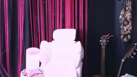 Snapshot of avi_nile chatting on 02.04.26 Avriel online show from 02.04.26