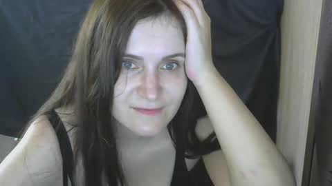 Snapshot of avialenne chatting on 05.15.26 avialenne online show from 05.15.26