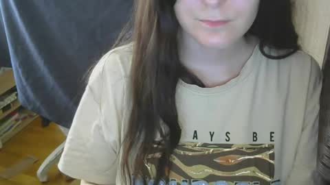 Snapshot of avialenne chatting on 05.18.26 avialenne online show from 05.18.26