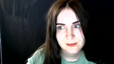 Snapshot of avialenne chatting on 05.28.26 avialenne online show from 05.28.26