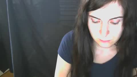 Snapshot of avialenne chatting on 06.01.26 avialenne online show from 06.01.26