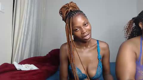 Snapshot of avian_babe chatting on 11.30.25 Avian online show from 11.30.25