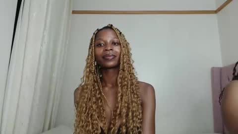 Snapshot of avian_babe chatting on 12.20.25 Avian online show from 12.20.25