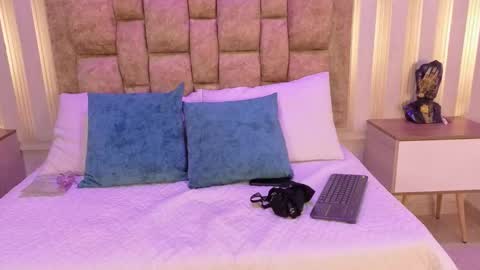 AVIS  online show from 12.18.25